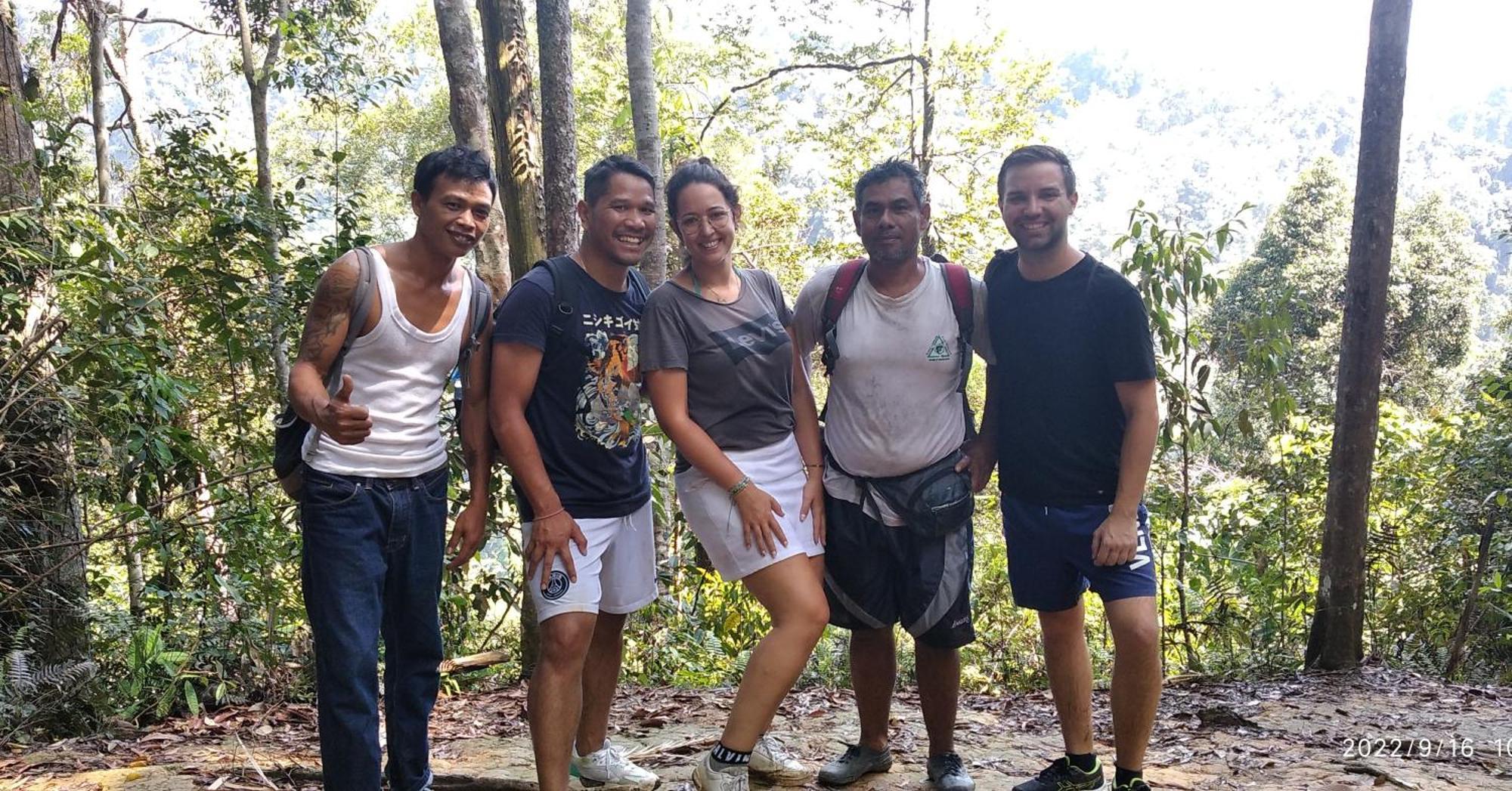 Orangutantreksumatra & Lovely Jungle Lodge Only Book If You Are Treking With Us Bukit Lawang Cameră foto