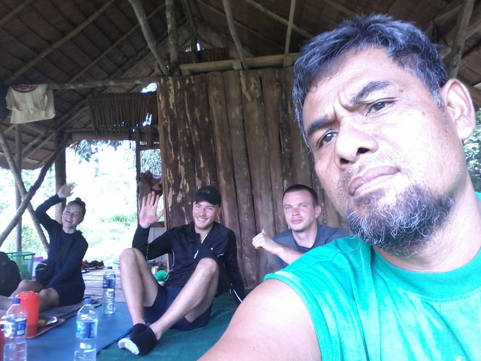 Orangutantreksumatra & Lovely Jungle Lodge Only Book If You Are Treking With Us Bukit Lawang Cameră foto