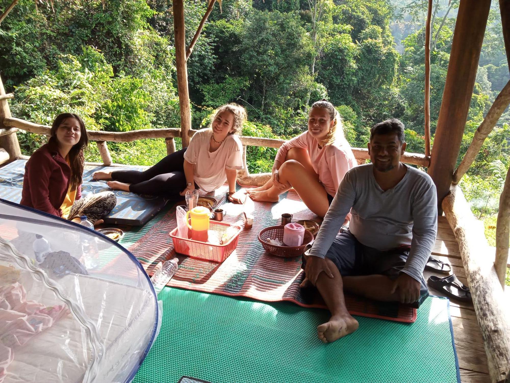 Orangutantreksumatra & Lovely Jungle Lodge Only Book If You Are Treking With Us Bukit Lawang Cameră foto